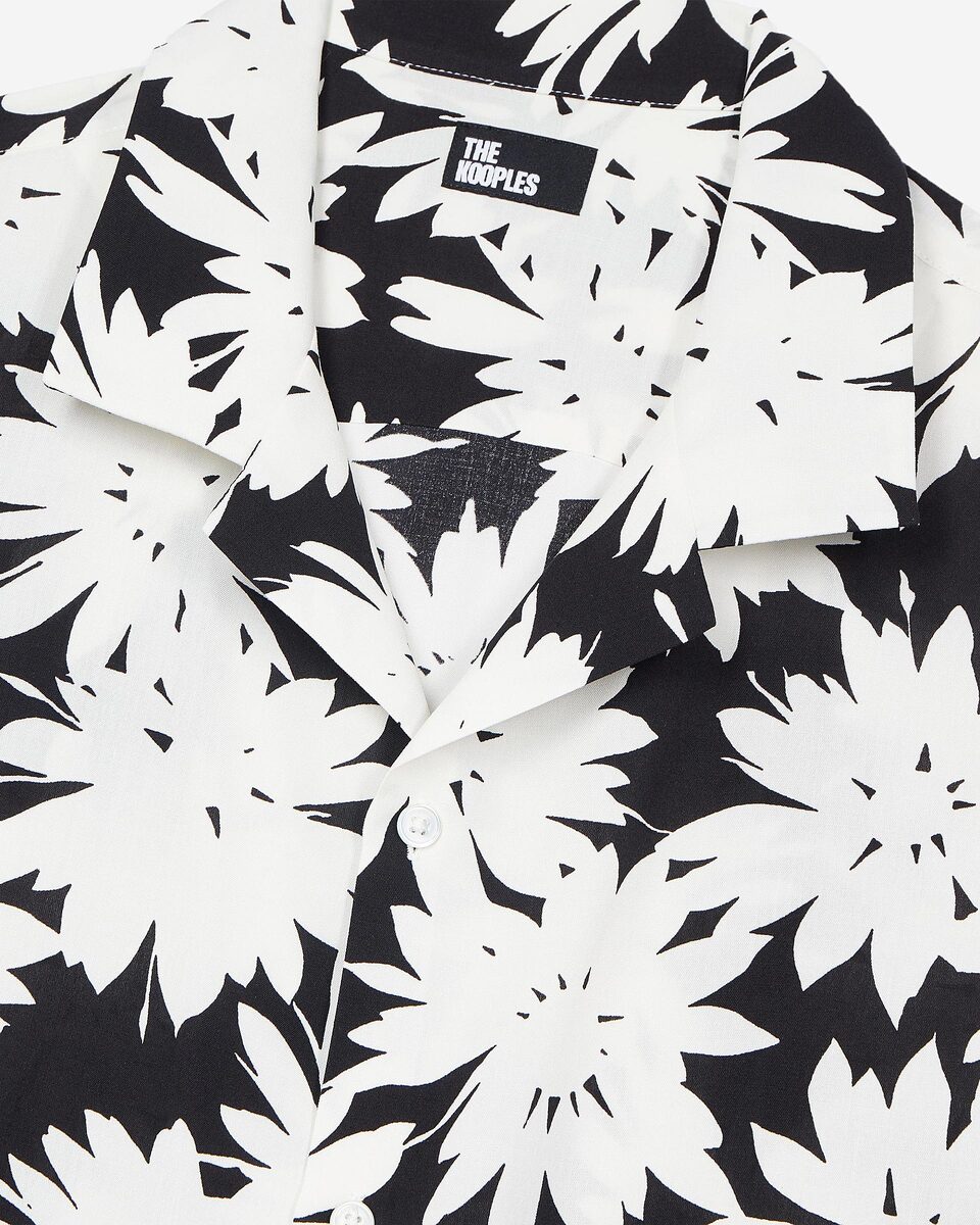 Black floral print short-sleeve shirt