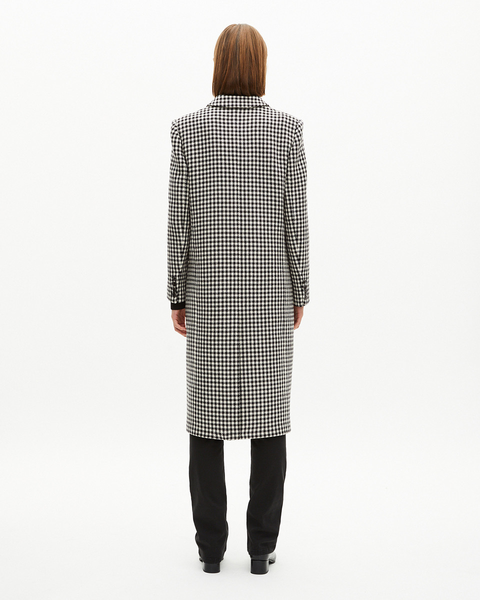 Long houndstooth coat in black and white wool