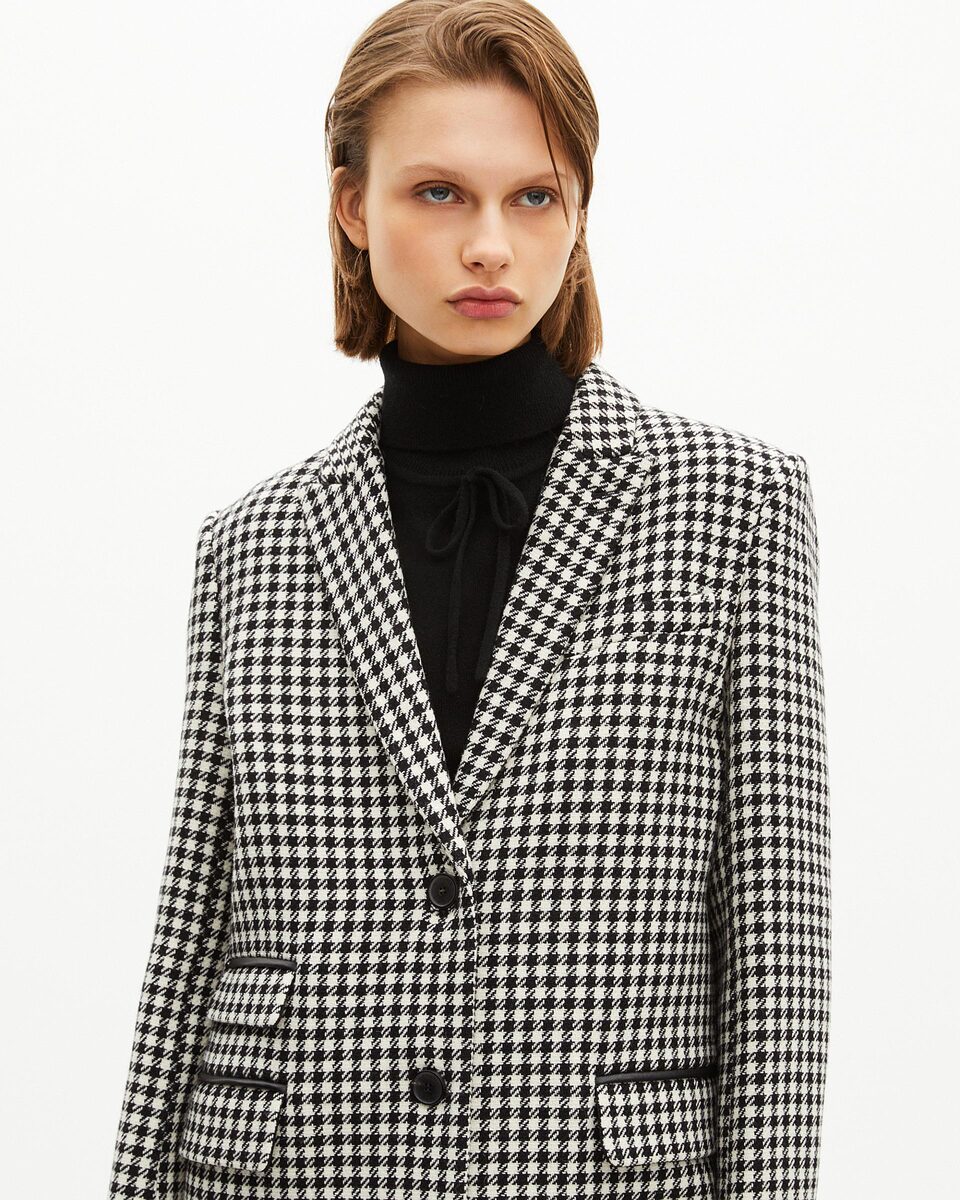 Long houndstooth coat in black and white wool