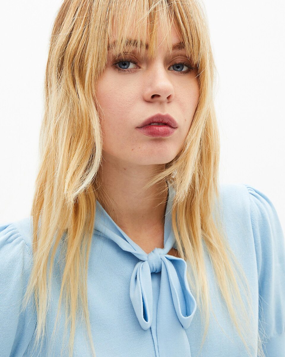 Blue cotton blend lavalli&egrave;re neck sweater