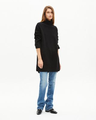 Short dress in black wool