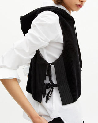 Sleeveless sweater in black wool and cotton