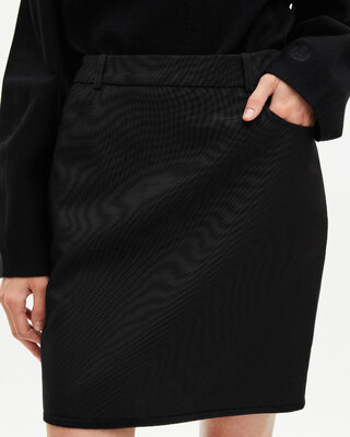 Short skirt with black satin edges