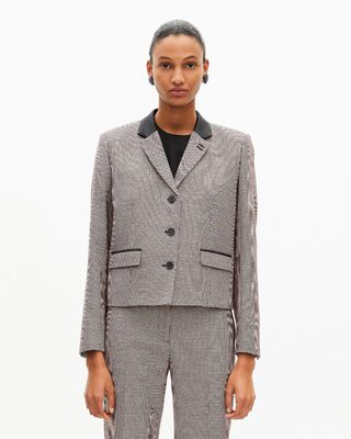 Short black and white houndstooth tailored jacket