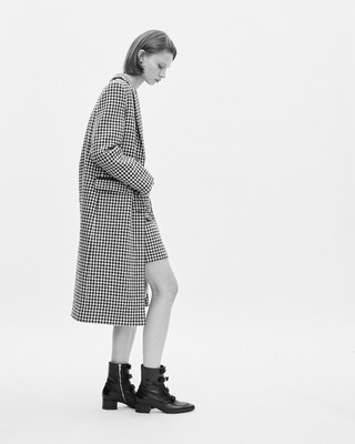 Short black and white houndstooth skirt