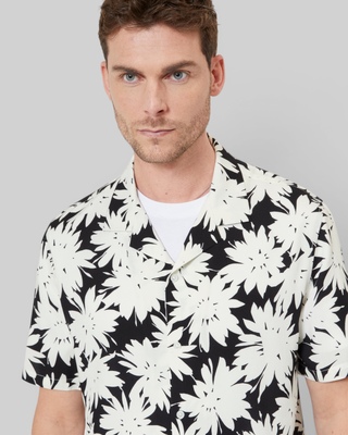 Black floral print short-sleeve shirt