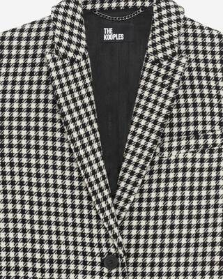 Long houndstooth coat in black and white wool