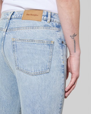 Light blue washed straight jeans