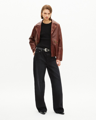 Loose-fitting brown leather jacket