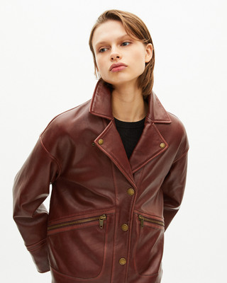 Loose-fitting brown leather jacket