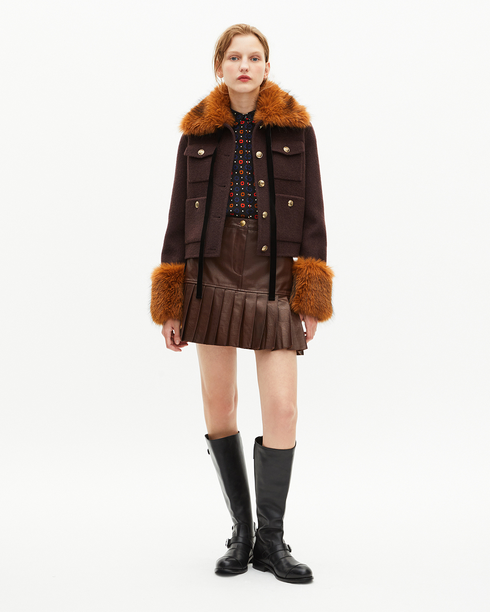 Brown short wool jacket with sherpa collar