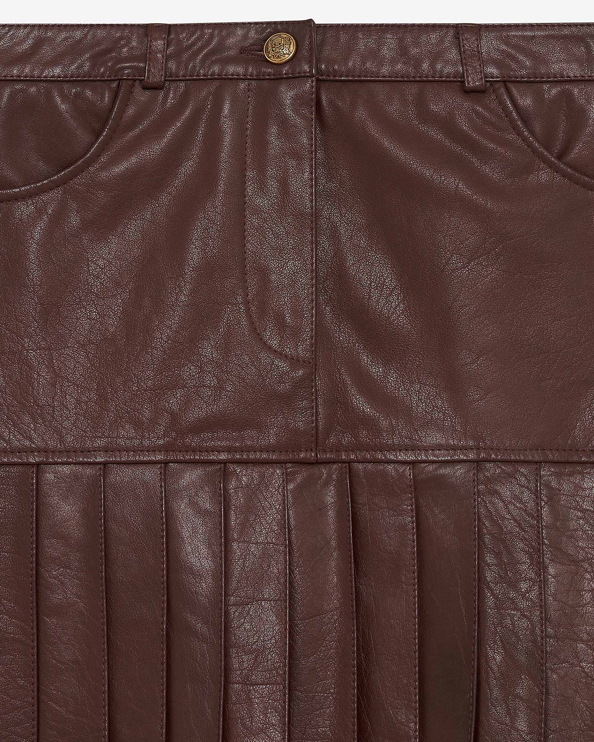 Short pleated skirt in brown leather