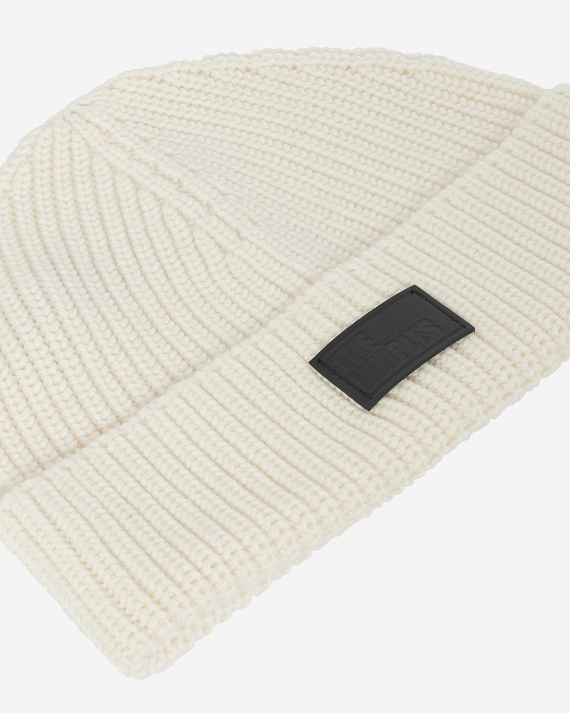 Hat with ecru lapel
