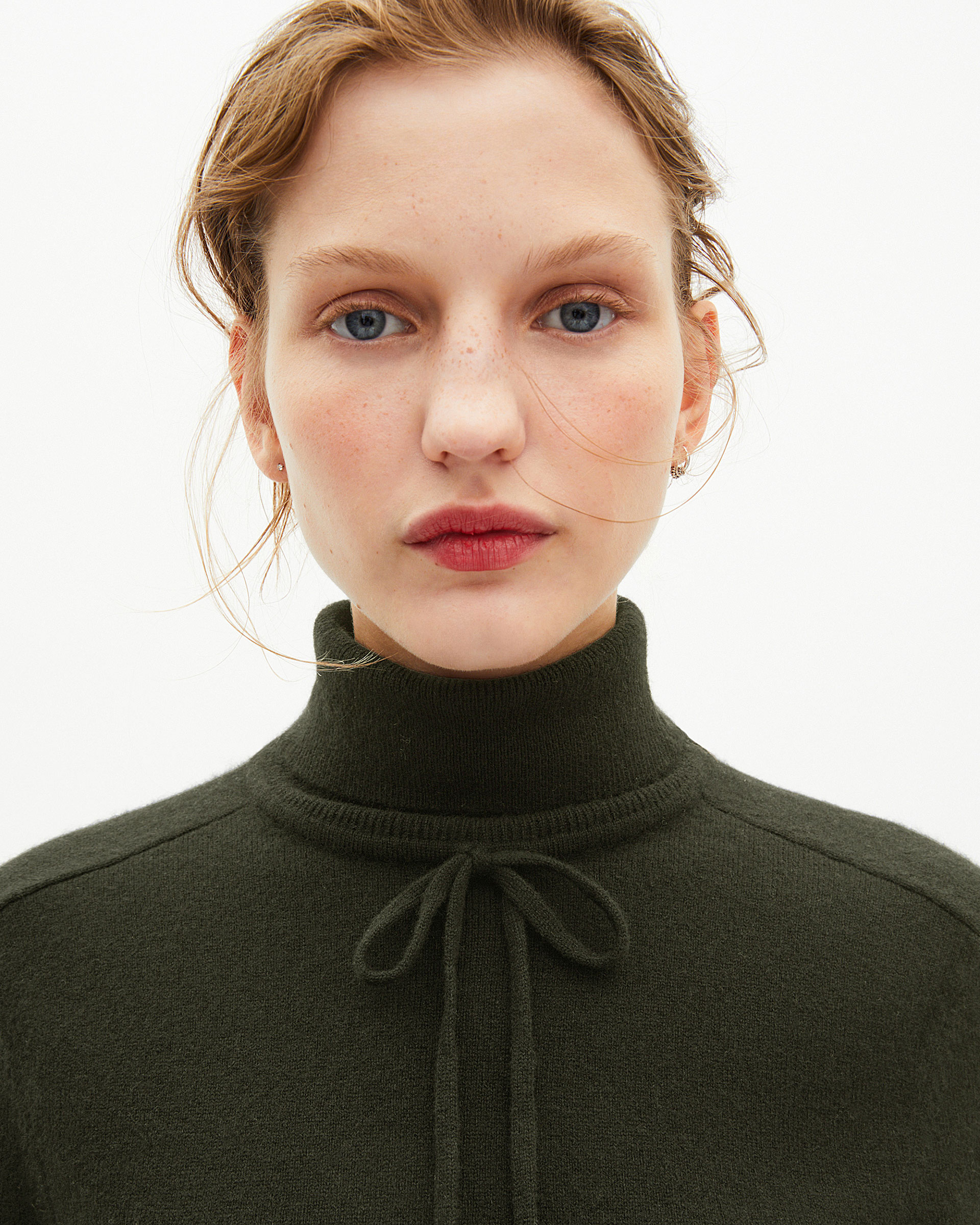 Khaki cashmere turtleneck sweater