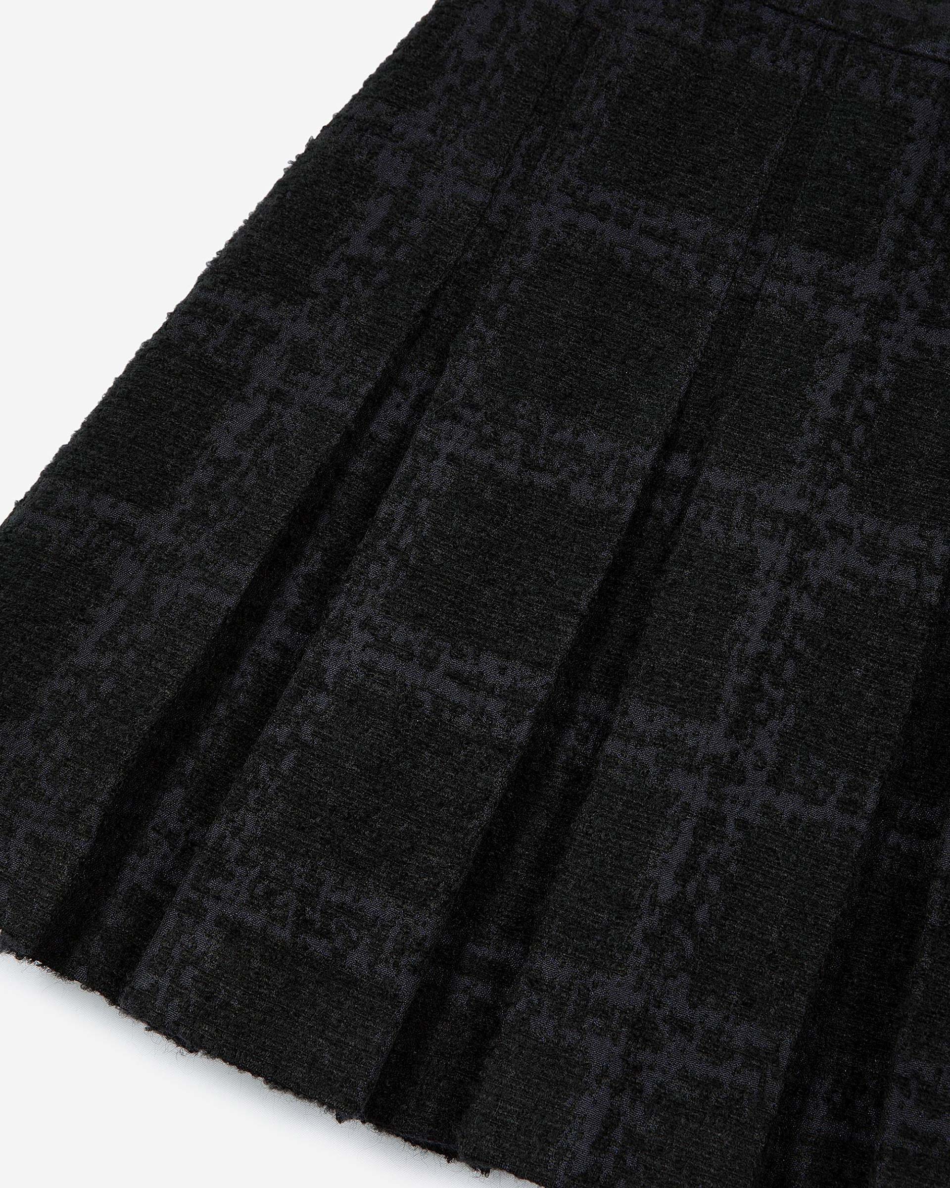 Short navy pleated skirt