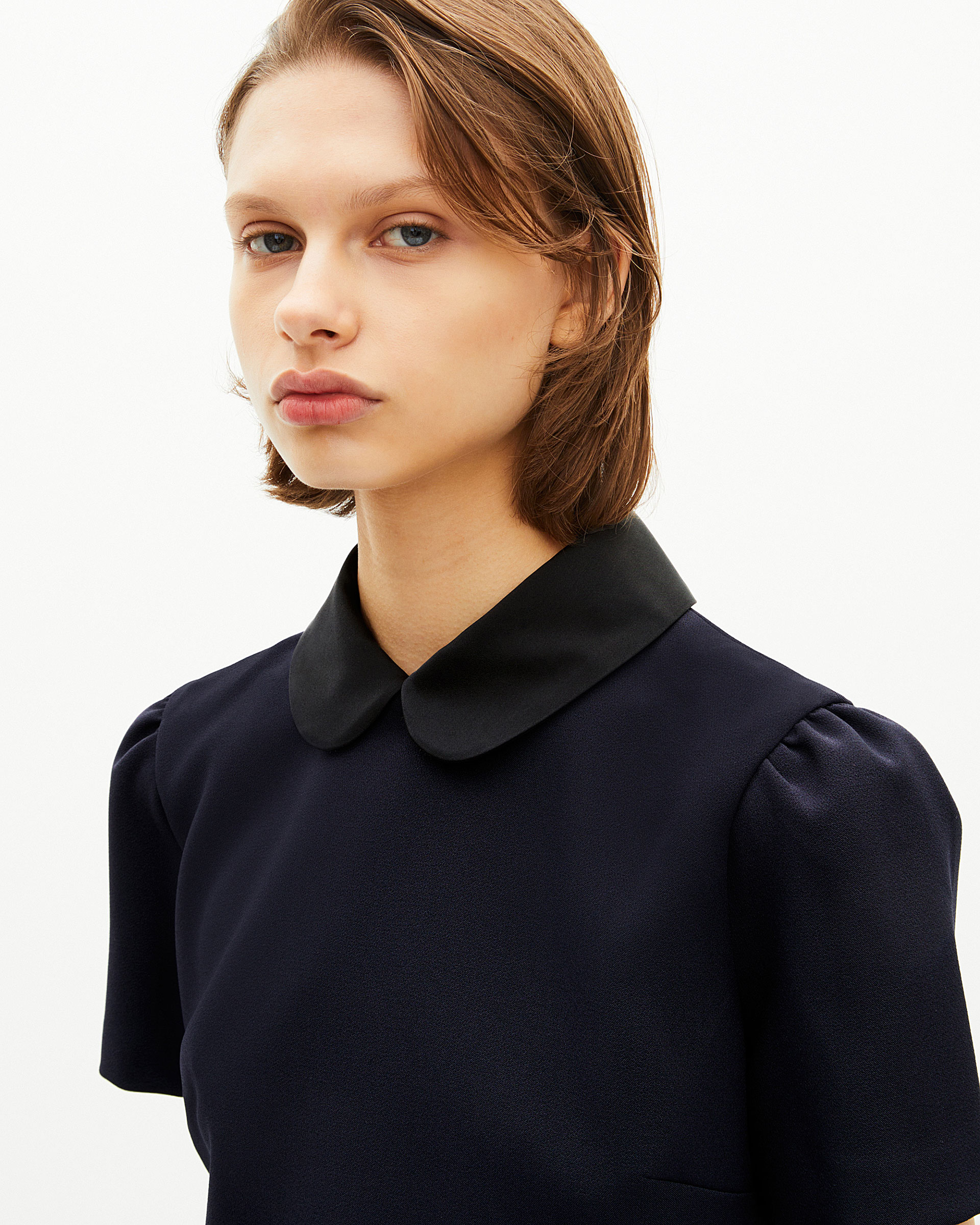 Short dress with claudine collar in navy satin