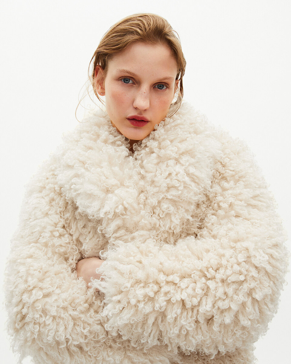 Short ecru fur-effect coat