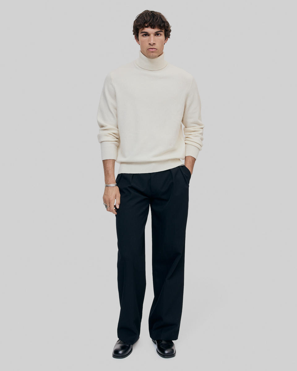 Turtleneck sweater in ecru cashmere