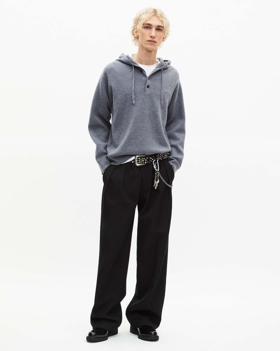 Pull &agrave; capuche gris