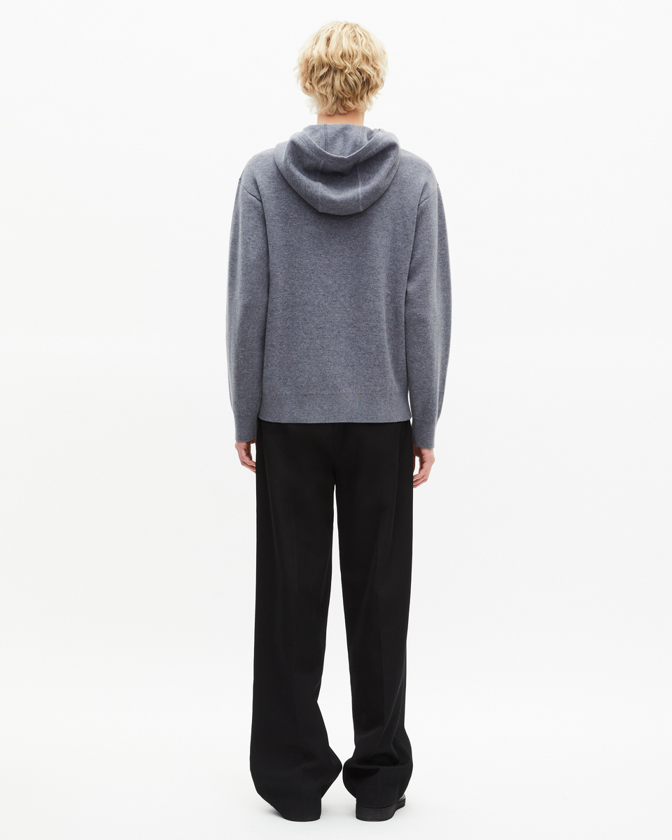 Pull &agrave; capuche gris