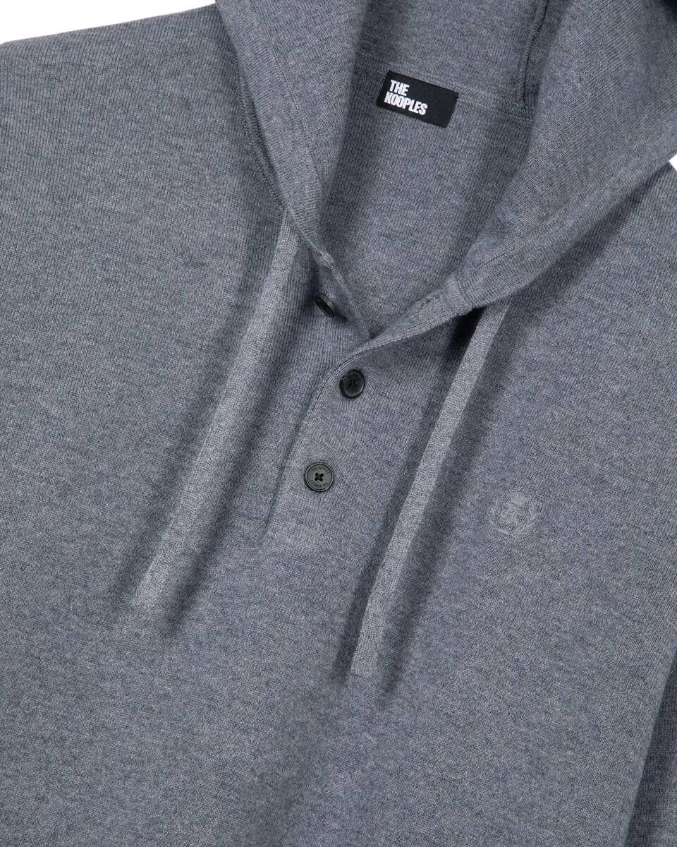 Pull &agrave; capuche gris
