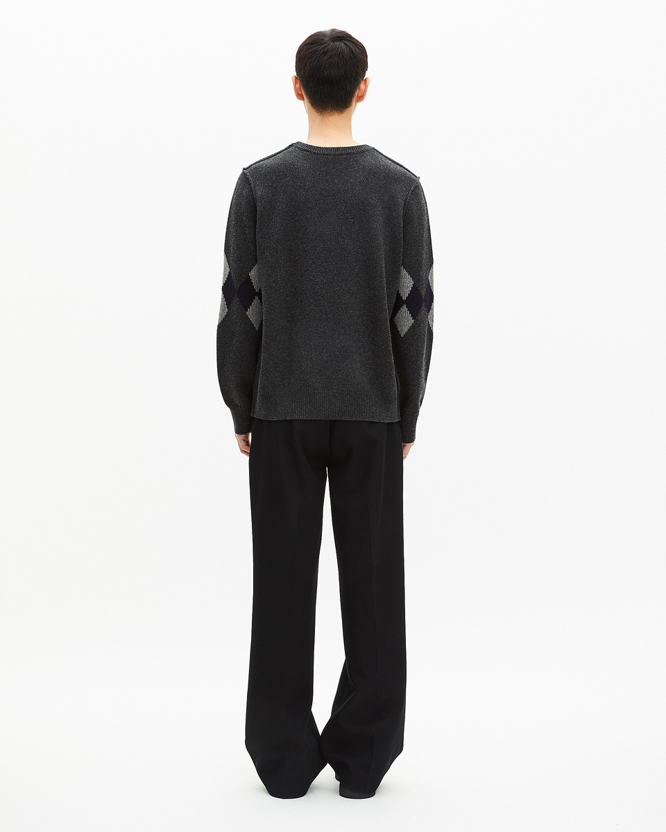Wool sweater with grey diamond pattern