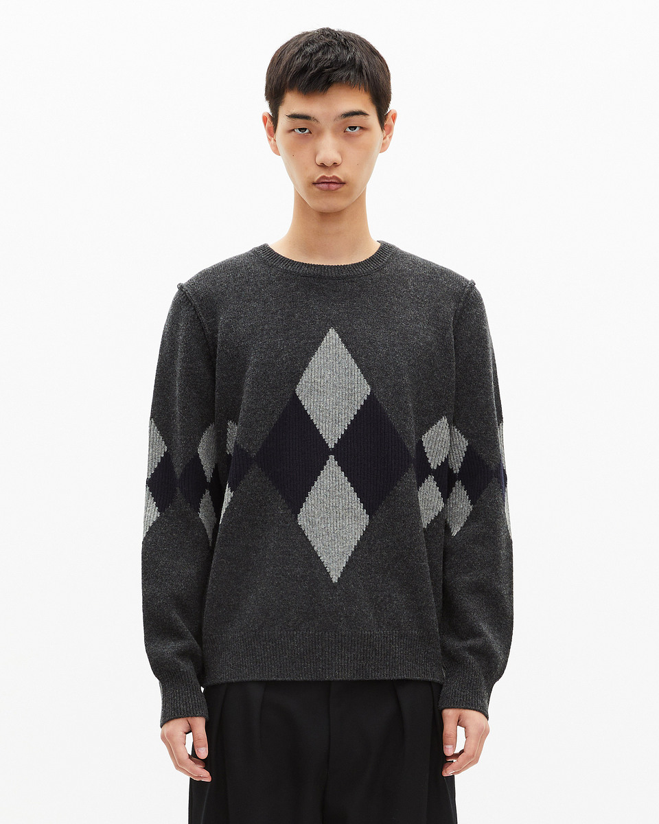 Wool sweater with grey diamond pattern