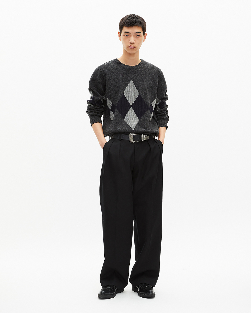 Wool sweater with grey diamond pattern