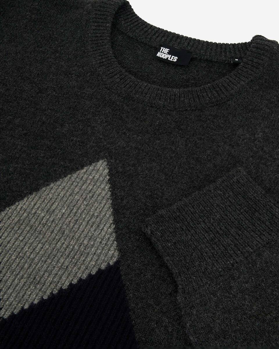Wool sweater with grey diamond pattern
