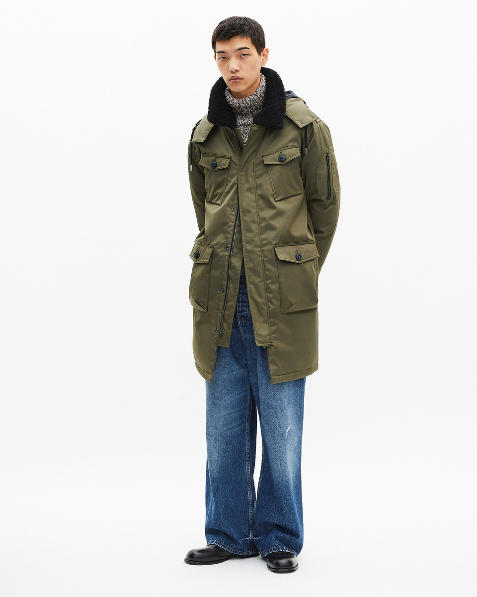 Water-repellent parka with khaki sherpa collar