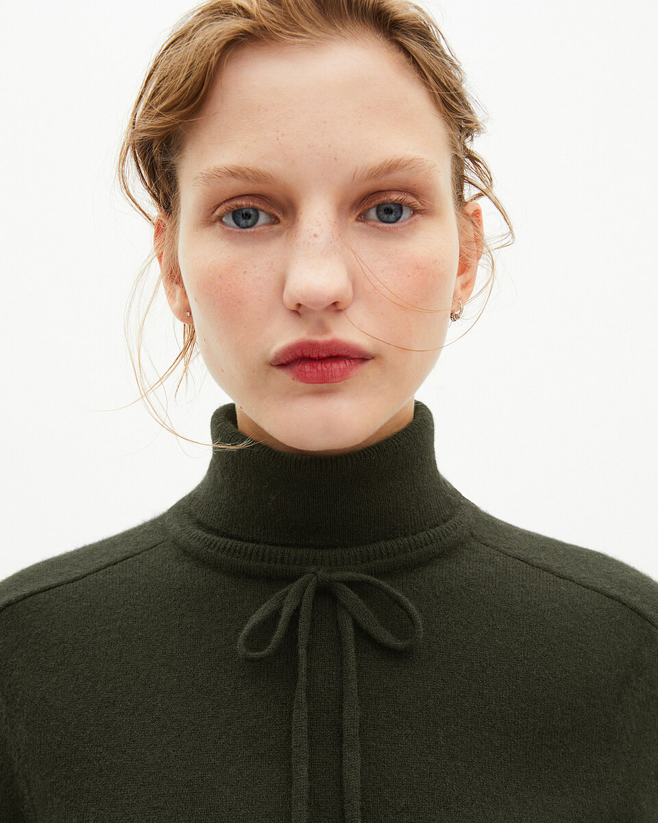 Khaki cashmere turtleneck sweater