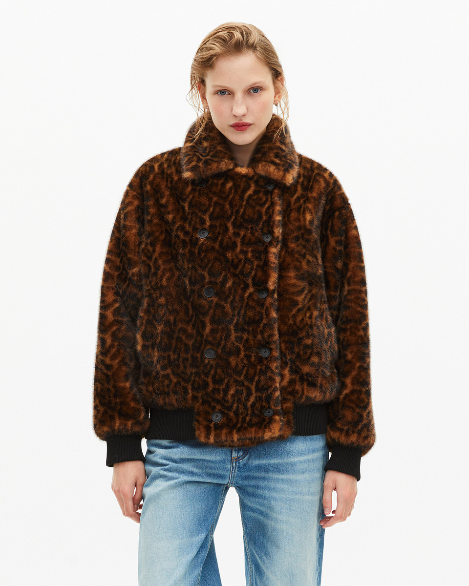 Leopard fur-effect coat