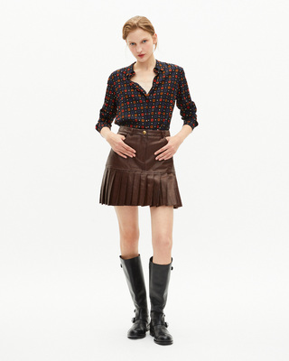 Short pleated skirt in brown leather