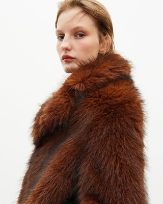 Brown fur-effect short coat