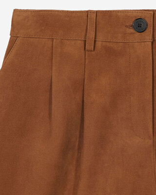 Camel suede Bermuda shorts with darts