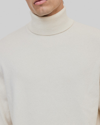Turtleneck sweater in ecru cashmere