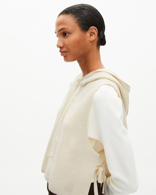 Sleeveless sweater in ecru wool and cotton