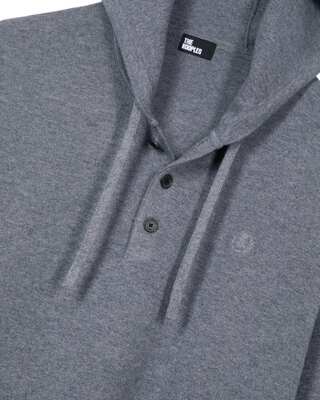 Pull &agrave; capuche gris