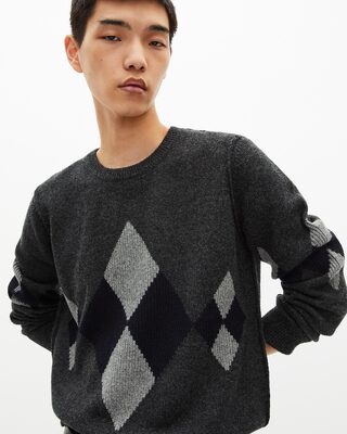 Wool sweater with grey diamond pattern