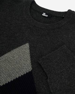 Wool sweater with grey diamond pattern