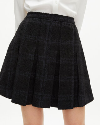 Short navy pleated skirt