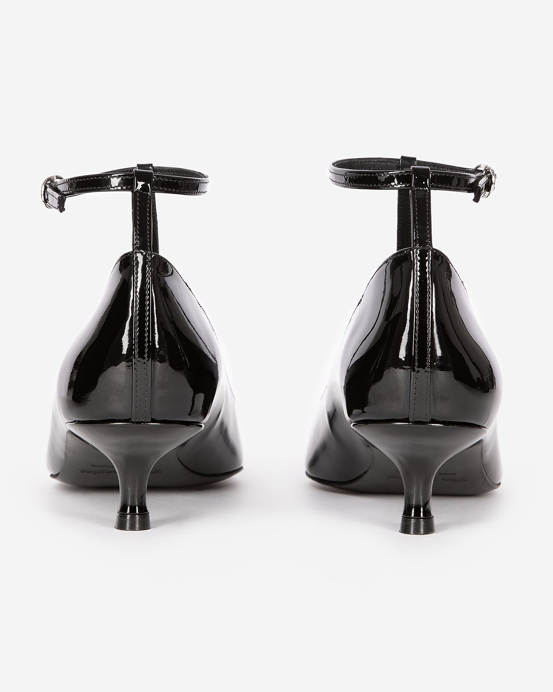 Heeled pumps with black strap