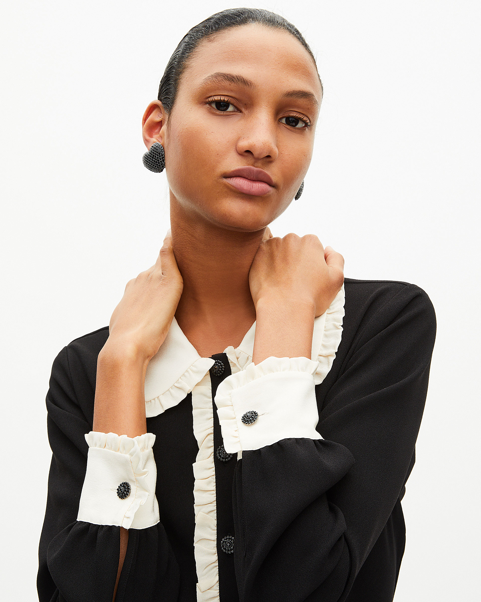 Short black dress with contrasting collar