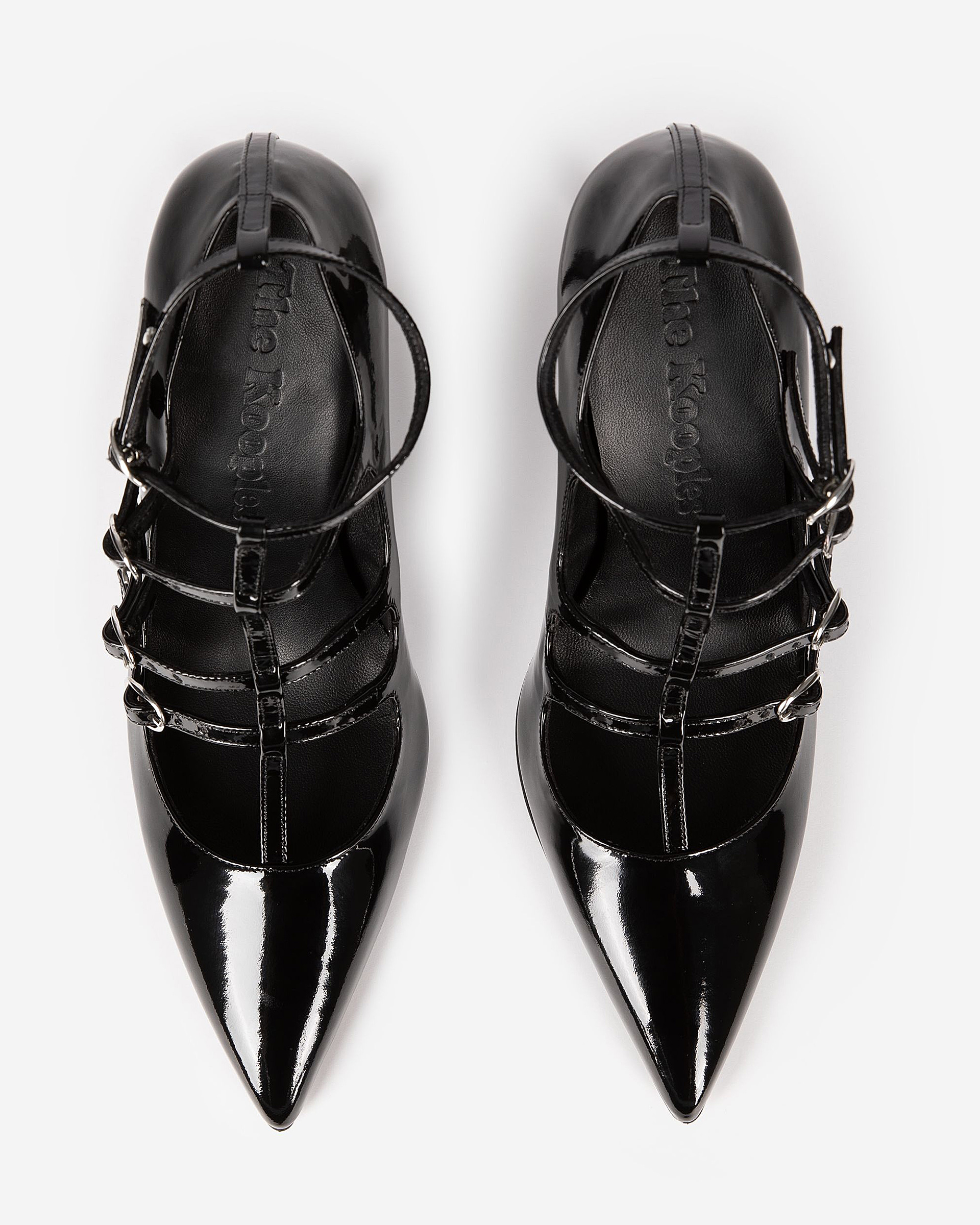 Heeled pumps with black straps