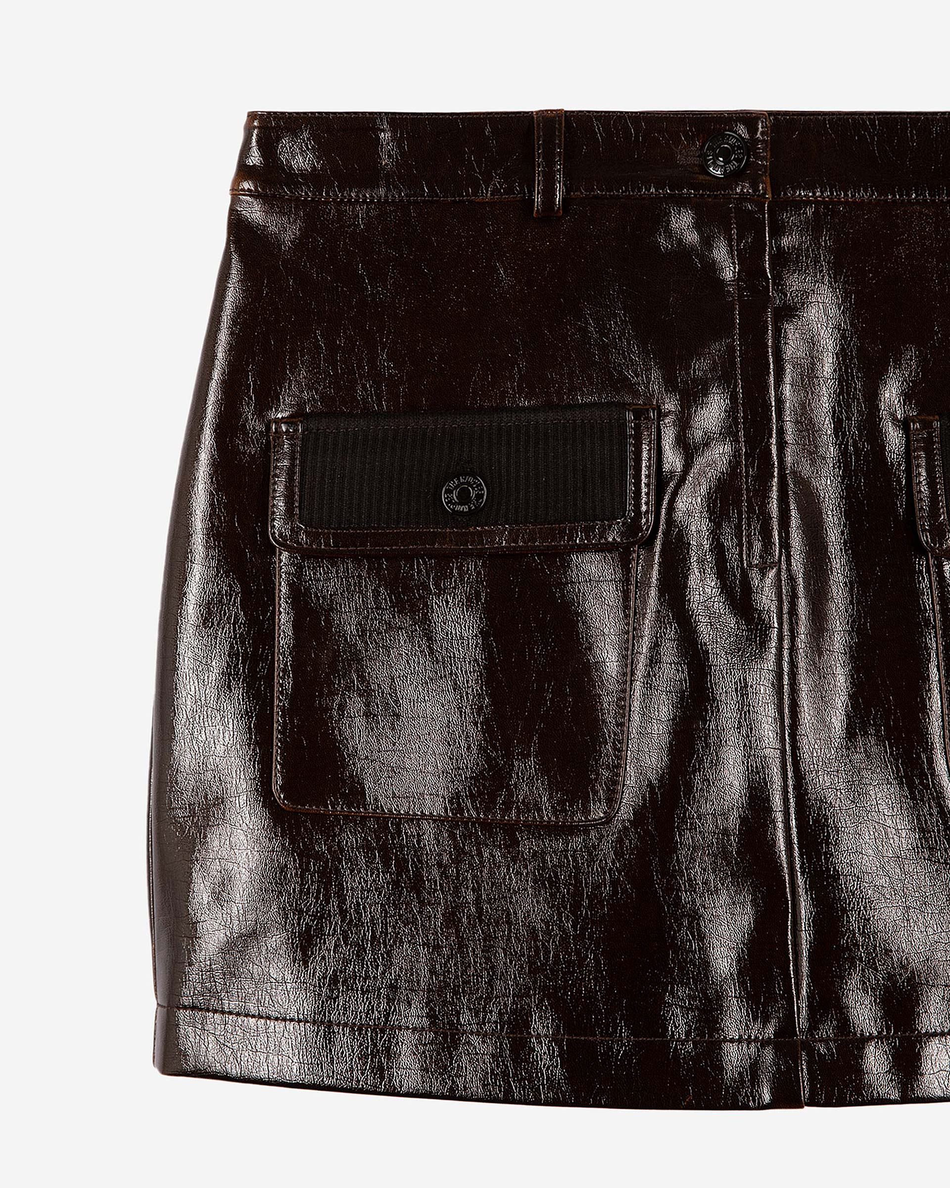Short brown vinyl-effect skirt