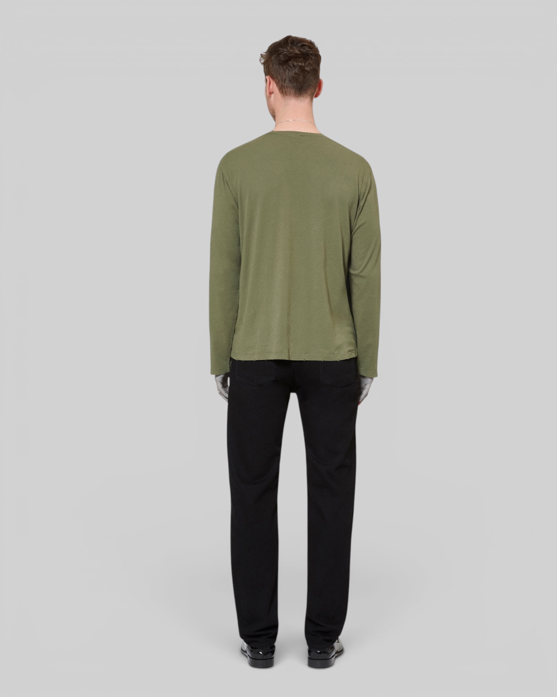 Green long-sleeved T-shirt
