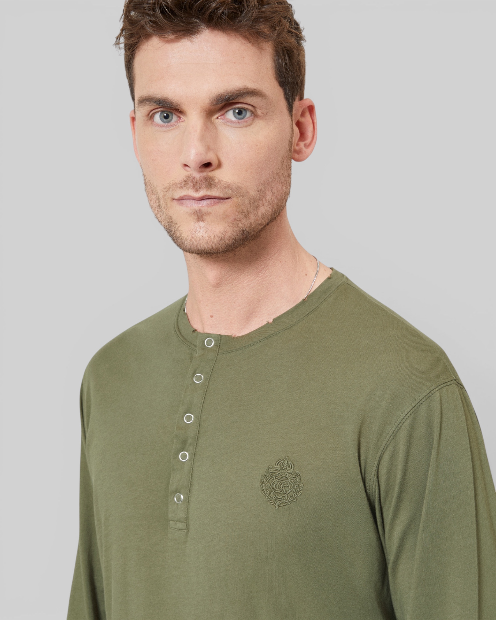 Green long-sleeved T-shirt