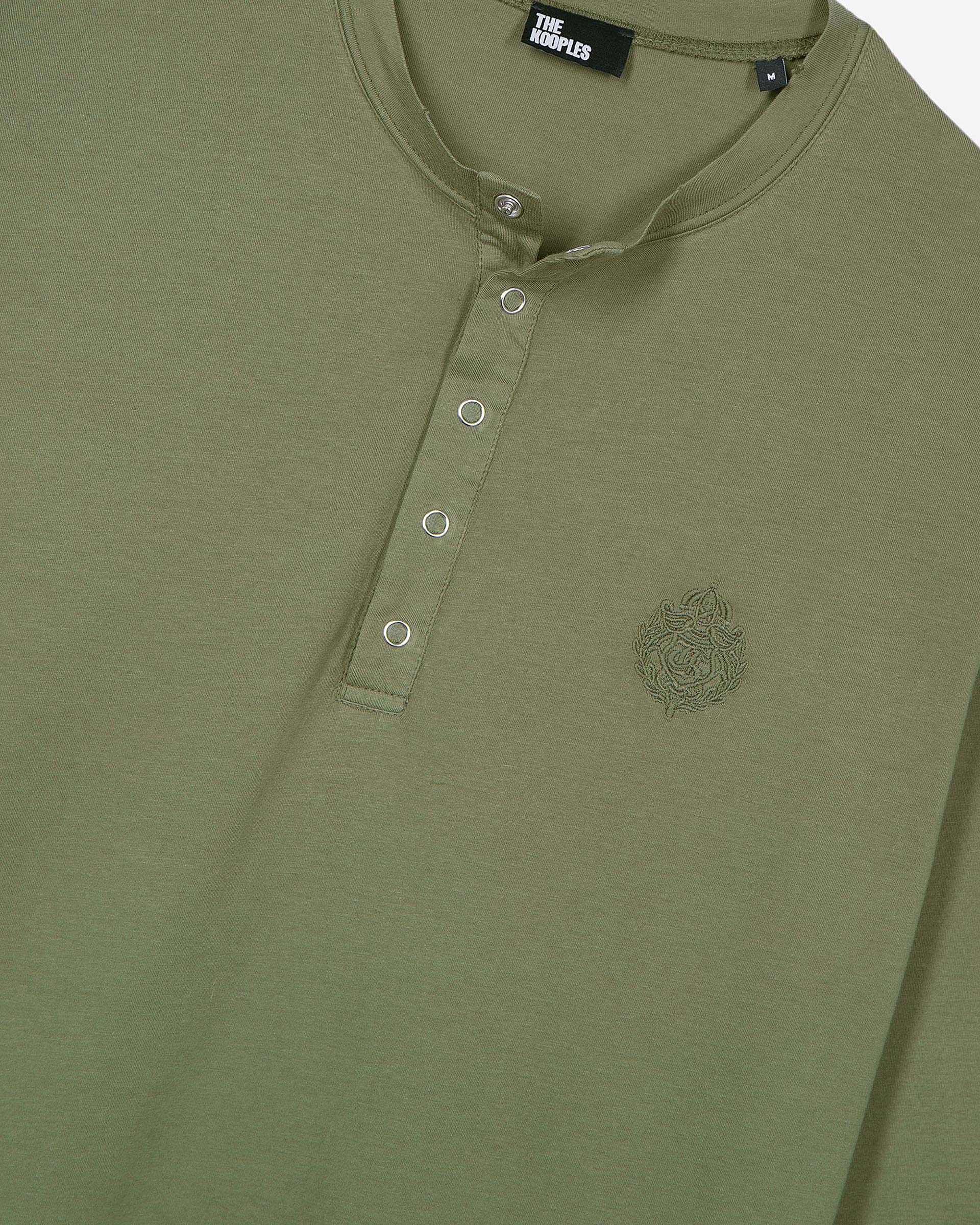 Green long-sleeved T-shirt