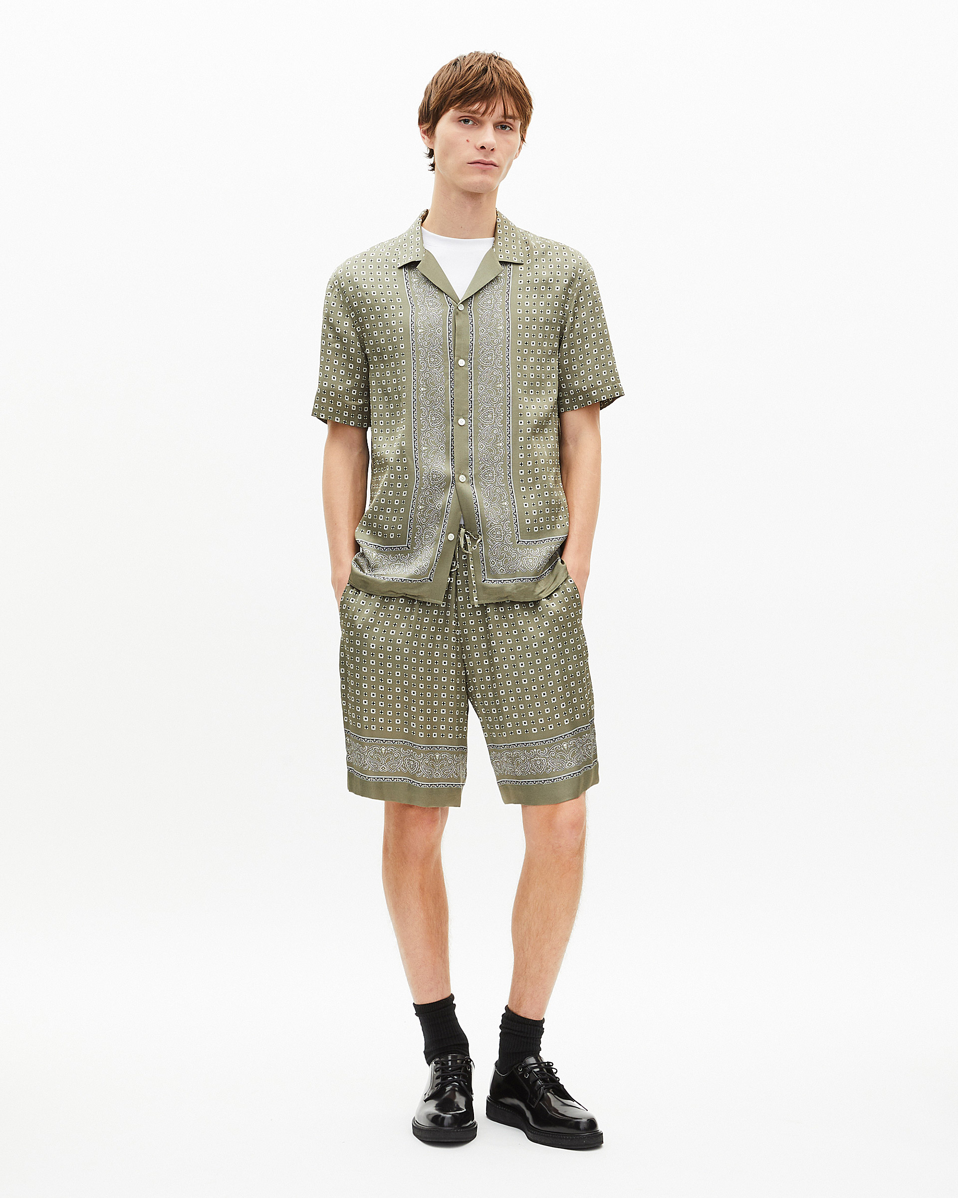 Khaki bandana print shorts