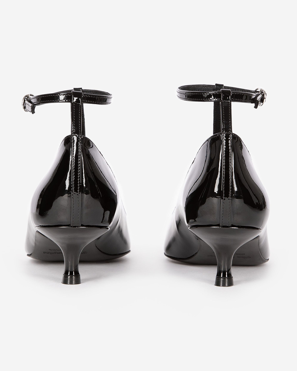 Heeled pumps with black strap